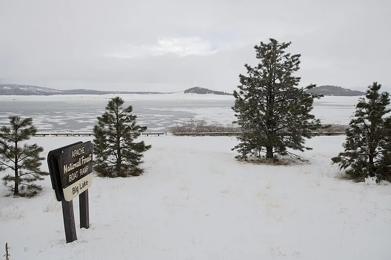 Crescent Lake West Side (store Area), Apache